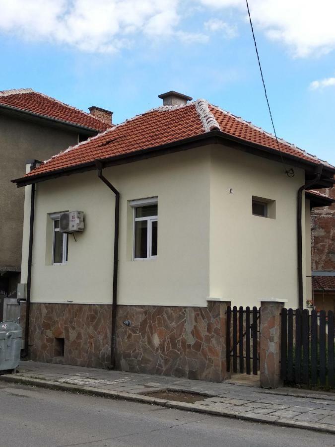 Къща За Гости Ирис Kyustendil Exterior foto