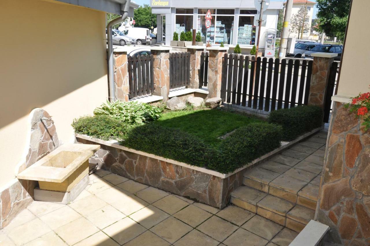 Къща За Гости Ирис Kyustendil Exterior foto