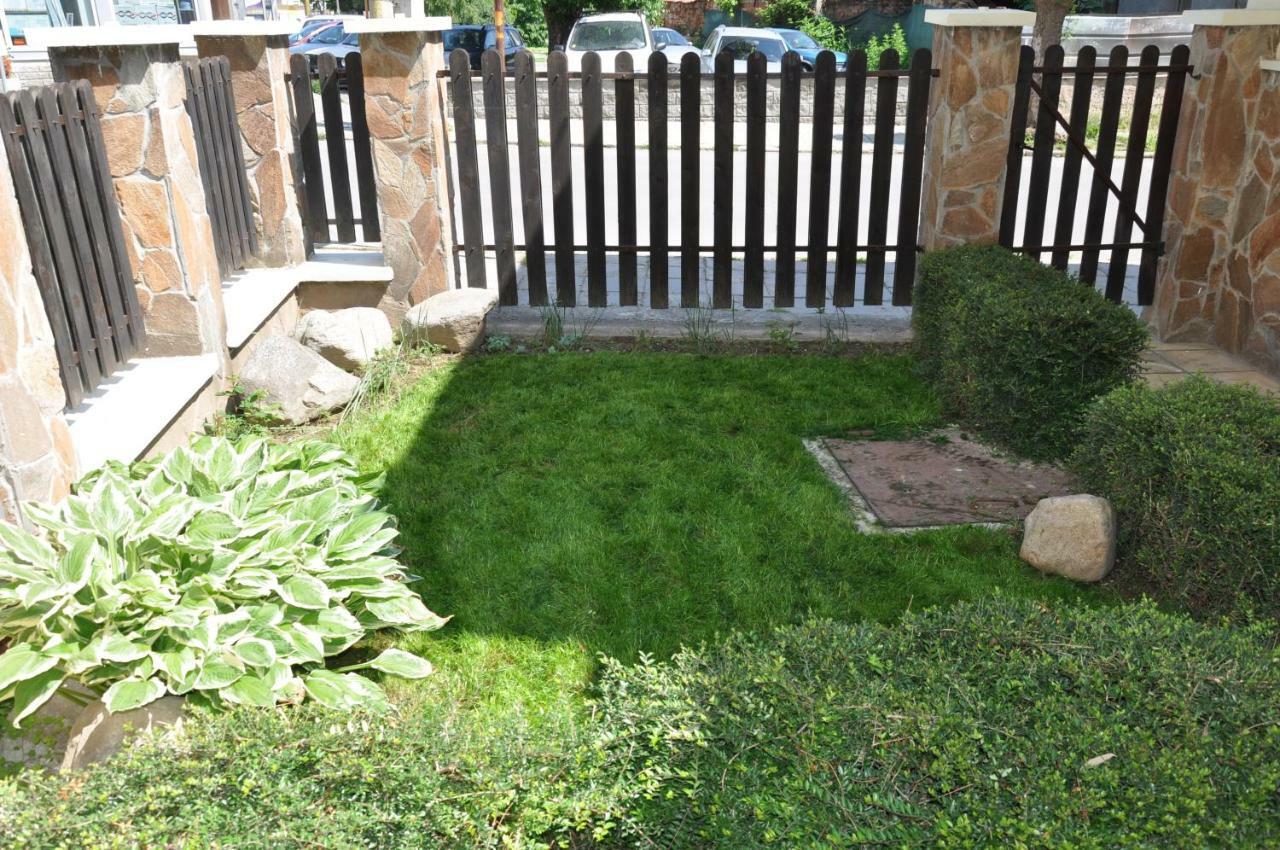 Къща За Гости Ирис Kyustendil Exterior foto