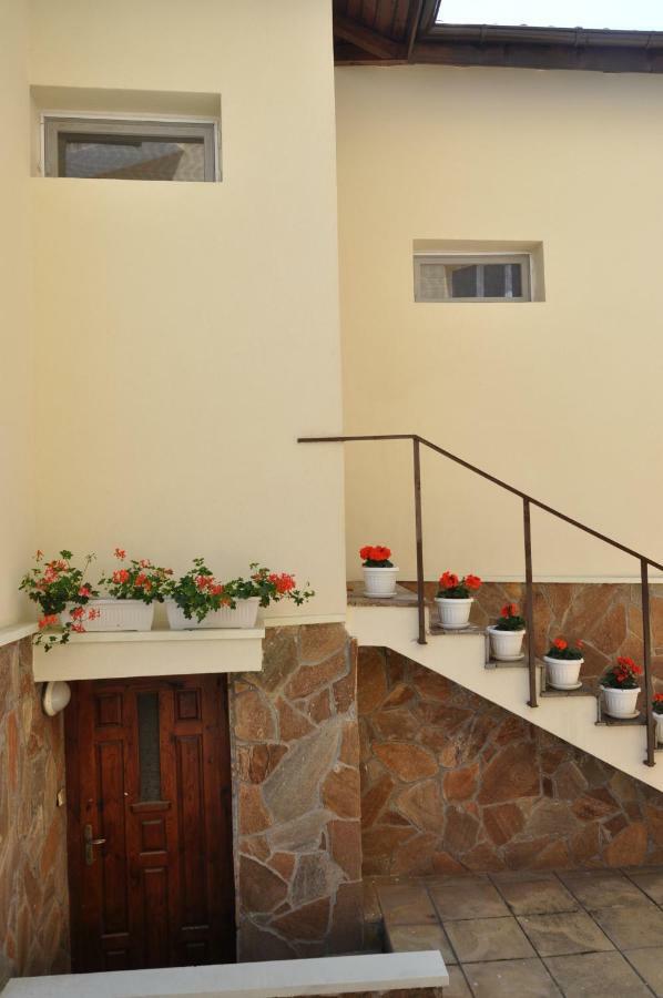 Къща За Гости Ирис Kyustendil Exterior foto