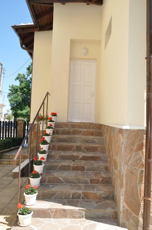 Къща За Гости Ирис Kyustendil Exterior foto