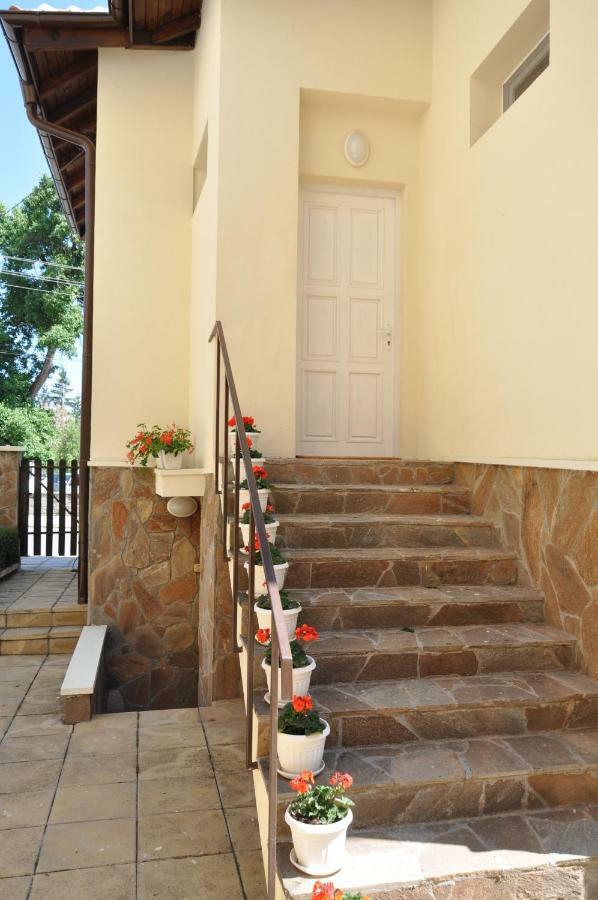 Къща За Гости Ирис Kyustendil Exterior foto
